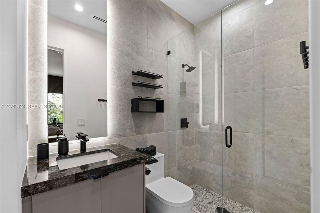 For Sale: $5,985,000 (6 beds, 7 baths, 6517 Square Feet)