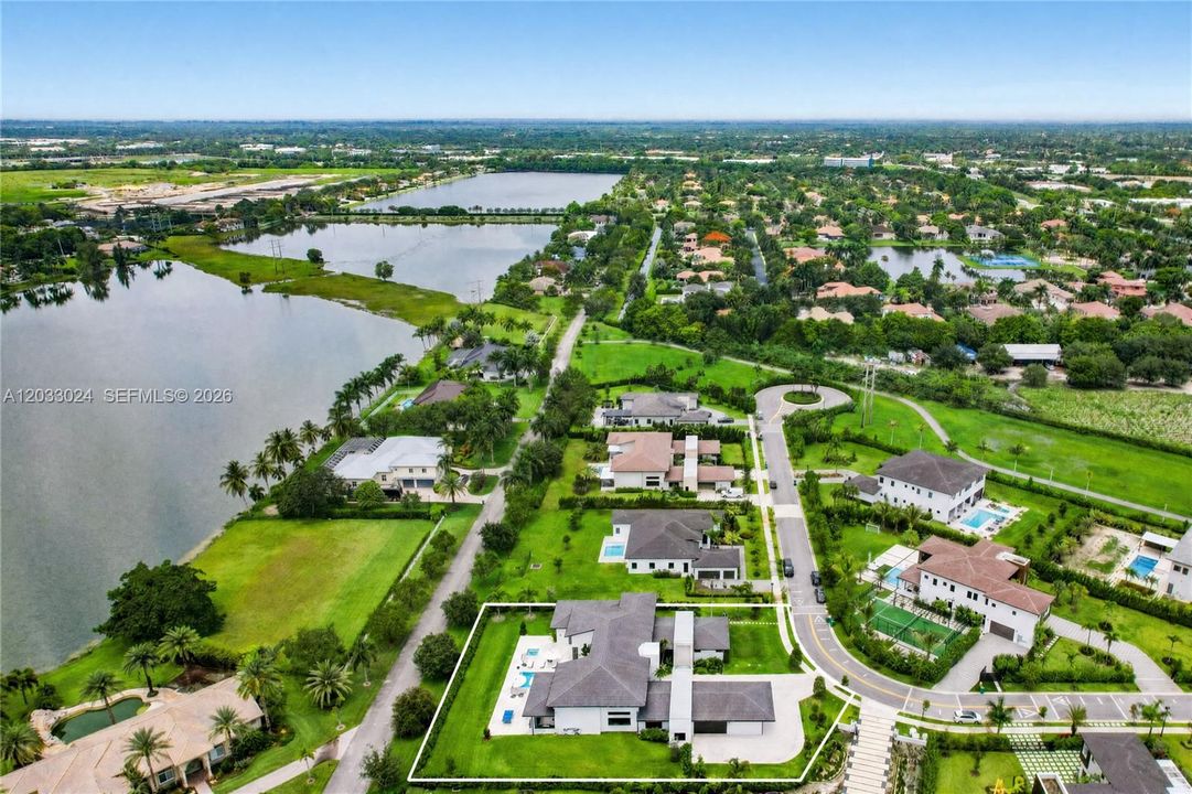 For Sale: $5,985,000 (6 beds, 7 baths, 6517 Square Feet)
