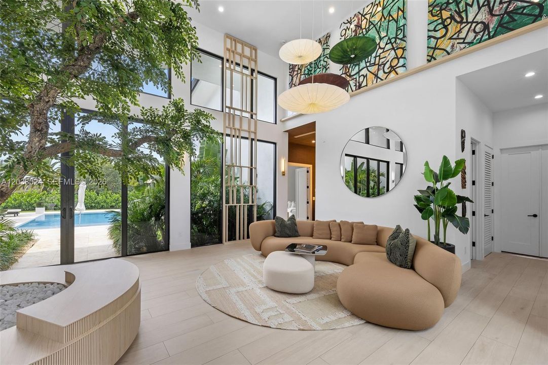 For Sale: $5,985,000 (6 beds, 7 baths, 6517 Square Feet)