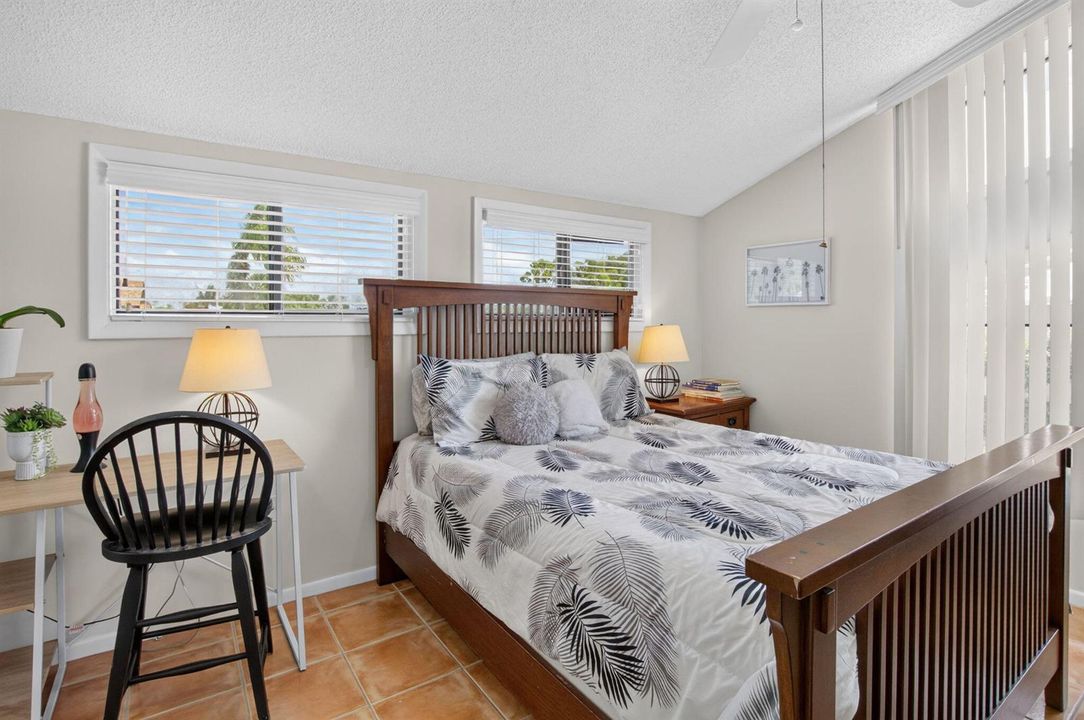 UPSTAIRS BED 3