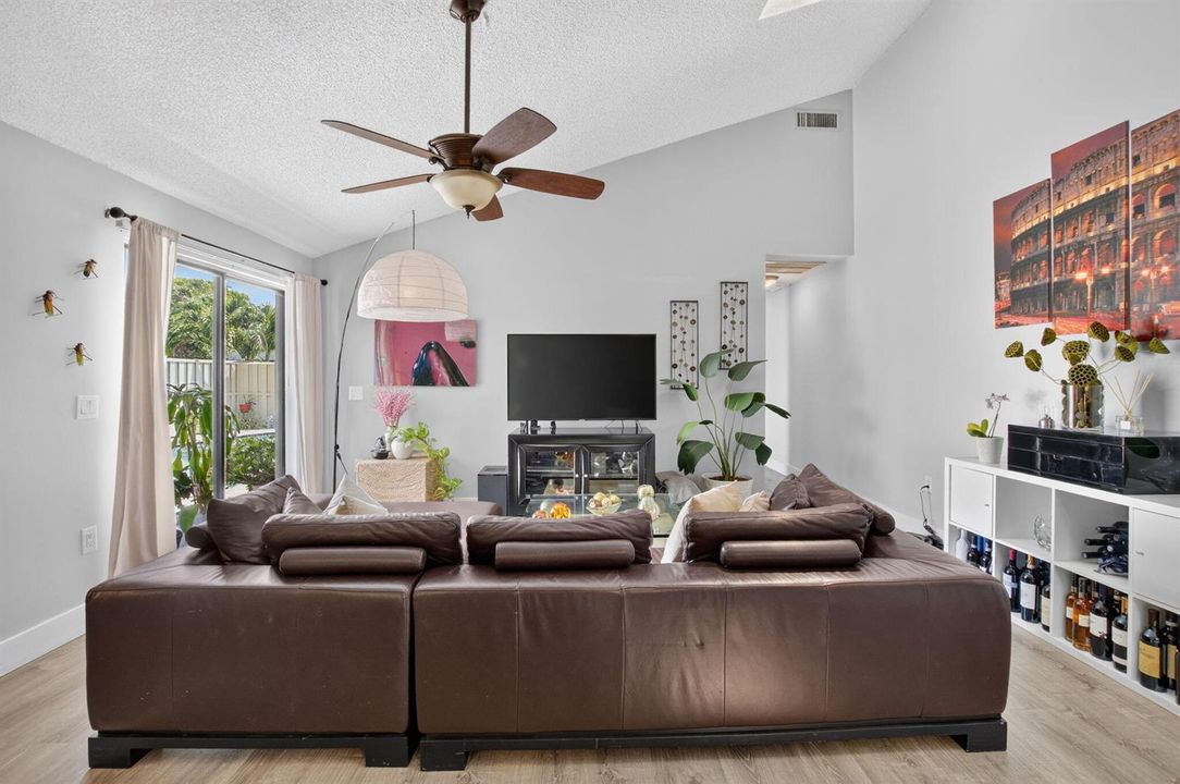 MAIN ROOM