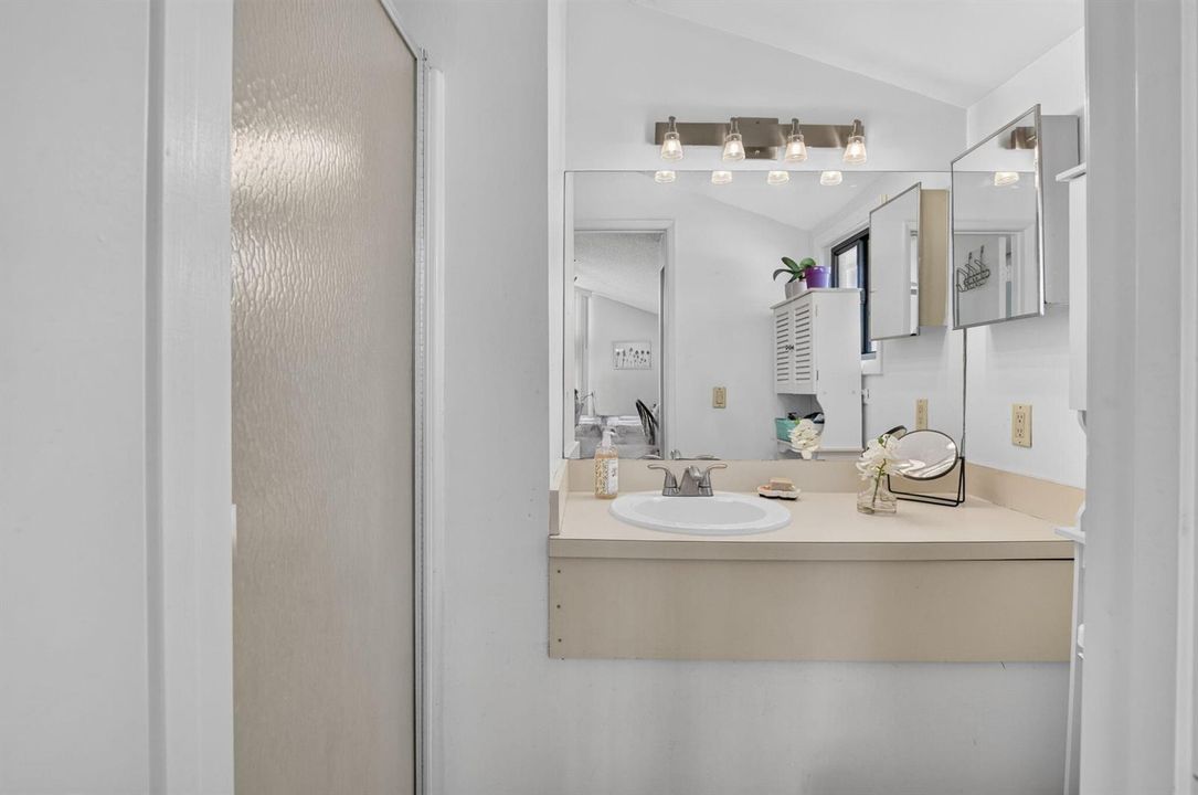 2ND FLOOR SHOWER