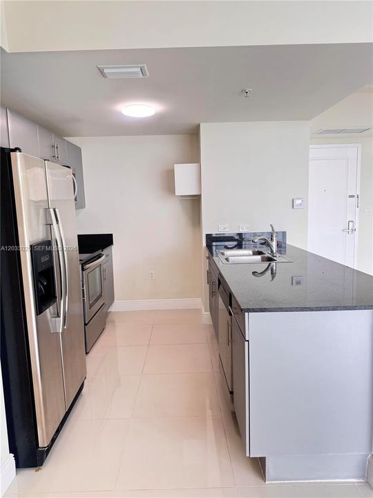 For Sale: $330,000 (1 beds, 2 baths, 935 Square Feet)
