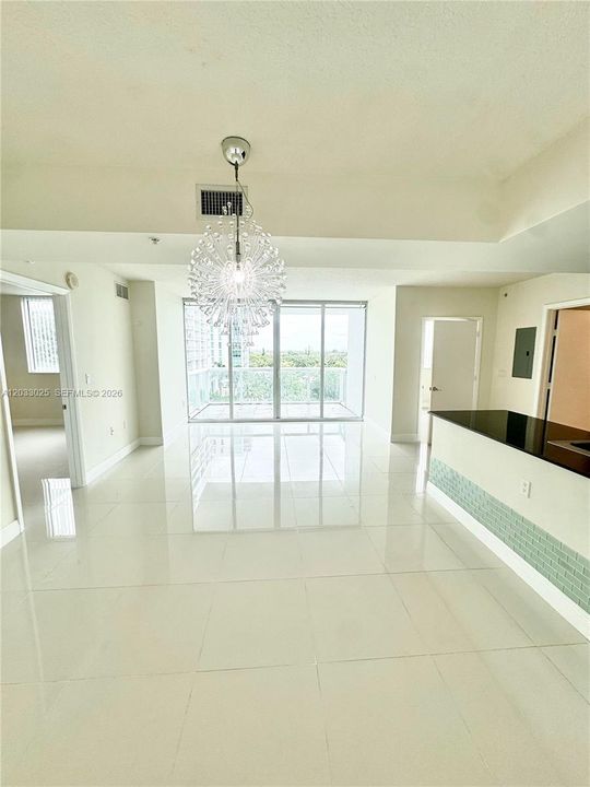For Sale: $330,000 (1 beds, 2 baths, 935 Square Feet)