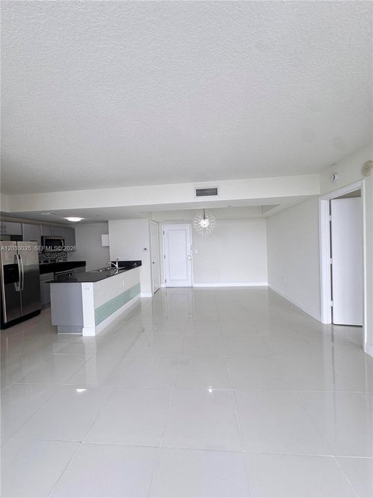 For Sale: $330,000 (1 beds, 2 baths, 935 Square Feet)