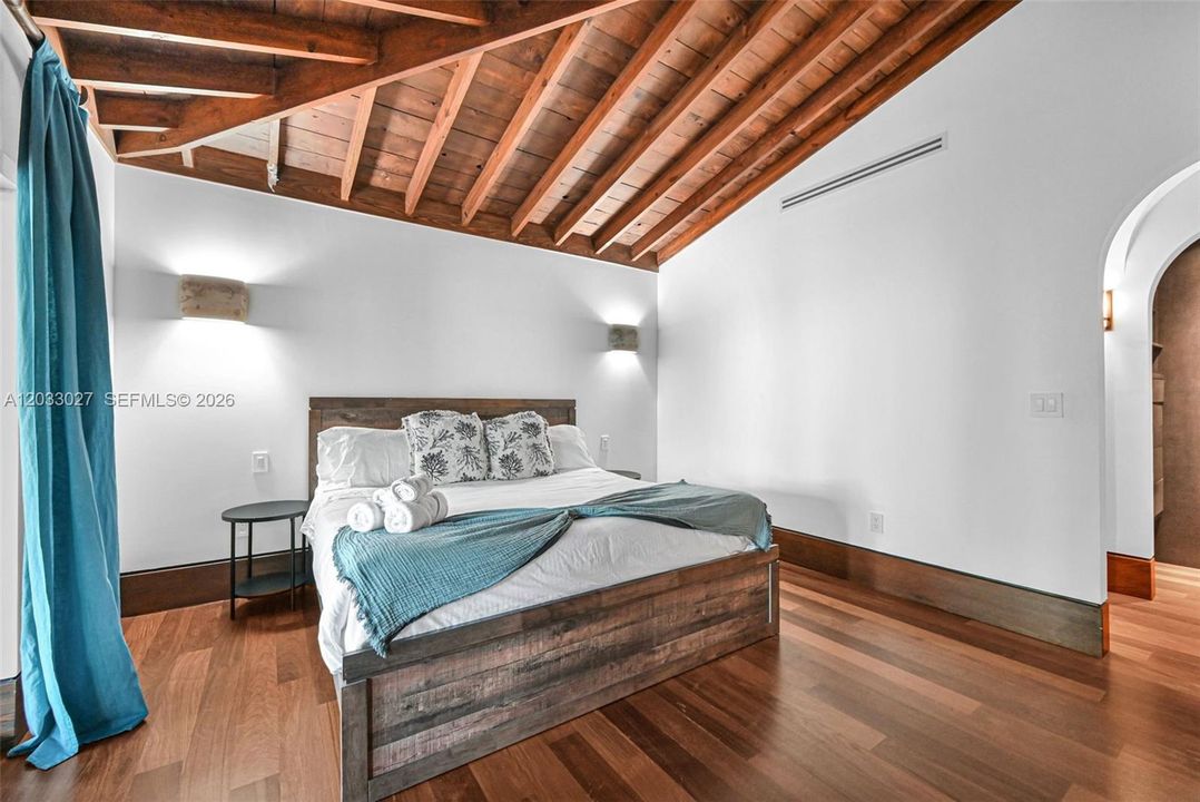 For Sale: $3,750,000 (3 beds, 2 baths, 2178 Square Feet)