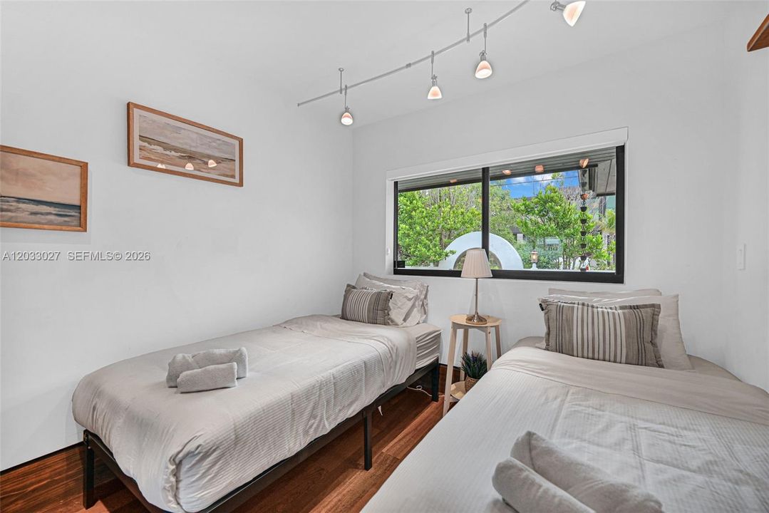 For Sale: $3,750,000 (3 beds, 2 baths, 2178 Square Feet)