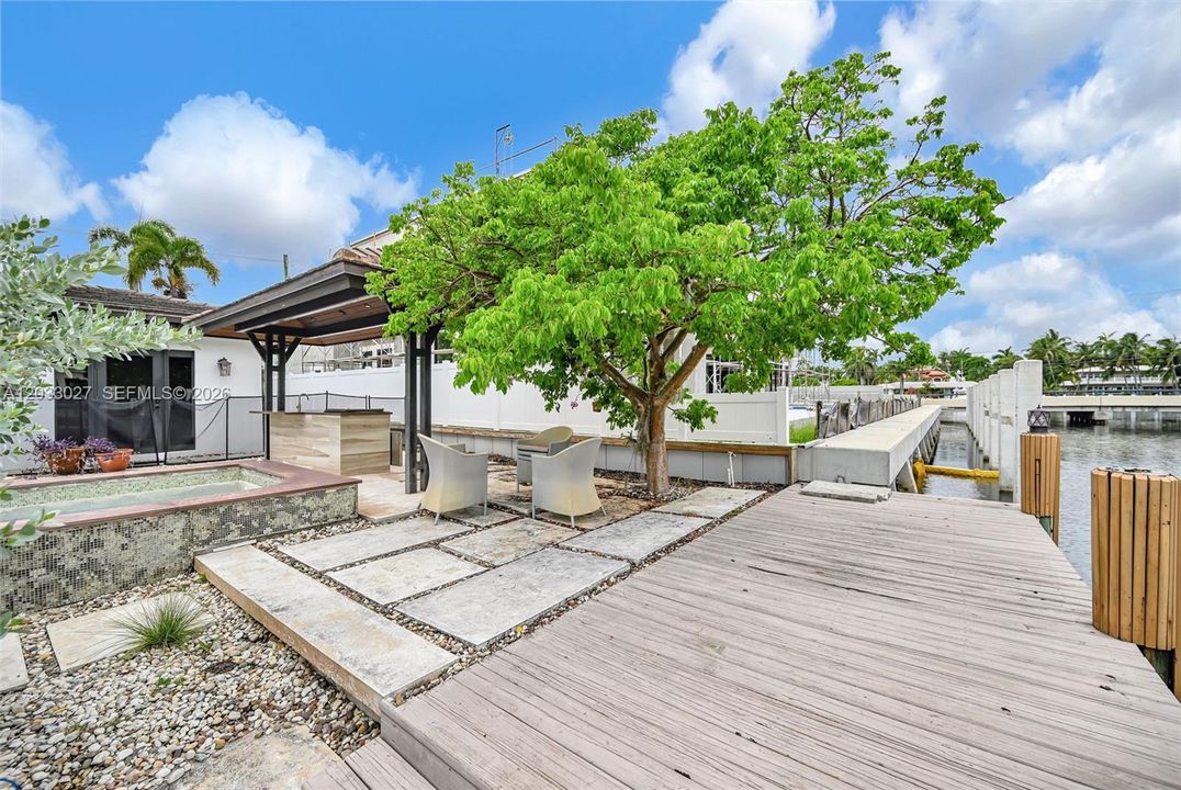 For Sale: $3,750,000 (3 beds, 2 baths, 2178 Square Feet)