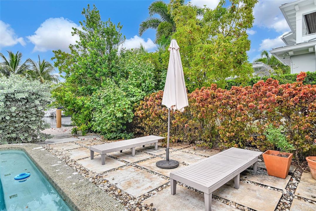 For Sale: $3,750,000 (3 beds, 2 baths, 2178 Square Feet)
