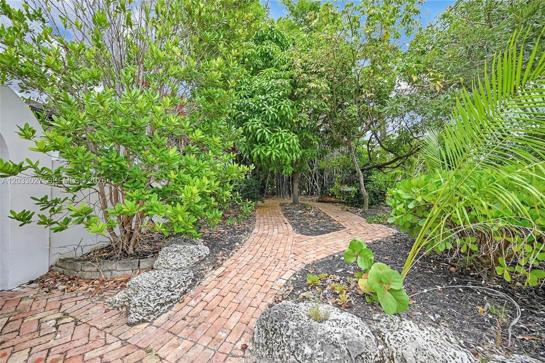 For Sale: $3,750,000 (3 beds, 2 baths, 2178 Square Feet)