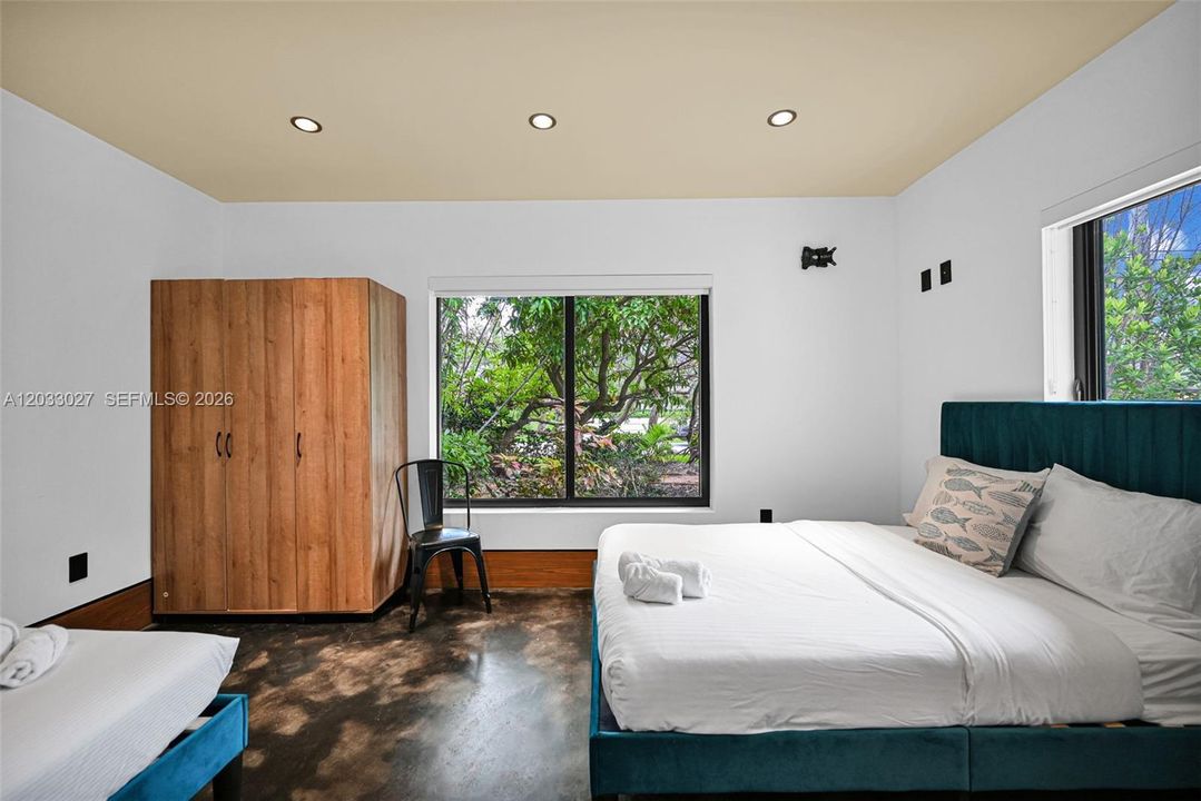 For Sale: $3,750,000 (3 beds, 2 baths, 2178 Square Feet)