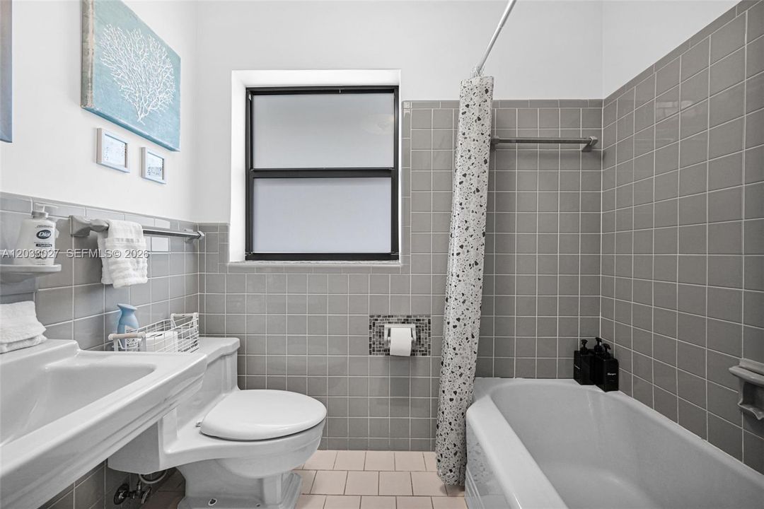 For Sale: $3,750,000 (3 beds, 2 baths, 2178 Square Feet)