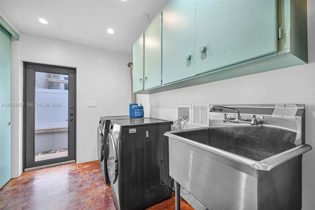 For Sale: $3,750,000 (3 beds, 2 baths, 2178 Square Feet)