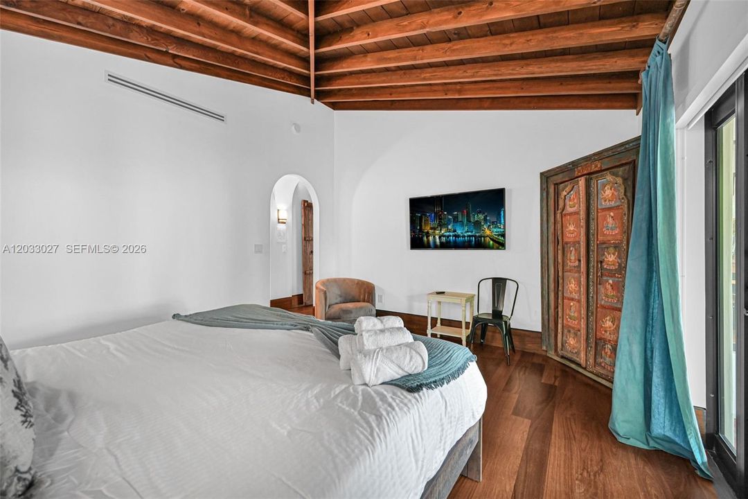 For Sale: $3,750,000 (3 beds, 2 baths, 2178 Square Feet)