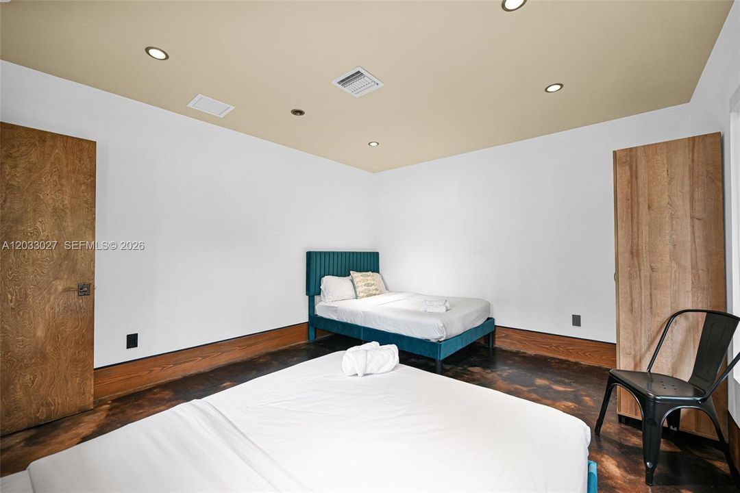 For Sale: $3,750,000 (3 beds, 2 baths, 2178 Square Feet)