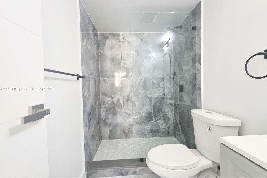 For Sale: $255,000 (2 beds, 2 baths, 975 Square Feet)