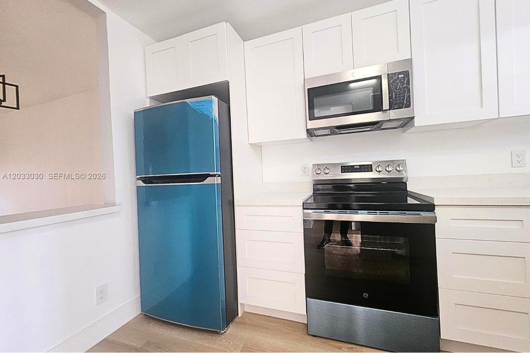 For Sale: $255,000 (2 beds, 2 baths, 975 Square Feet)