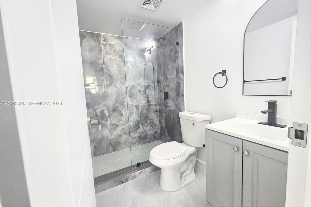 For Sale: $255,000 (2 beds, 2 baths, 975 Square Feet)