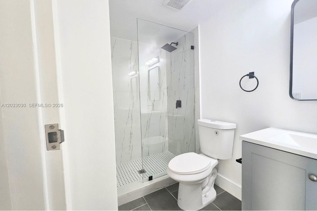 For Sale: $255,000 (2 beds, 2 baths, 975 Square Feet)