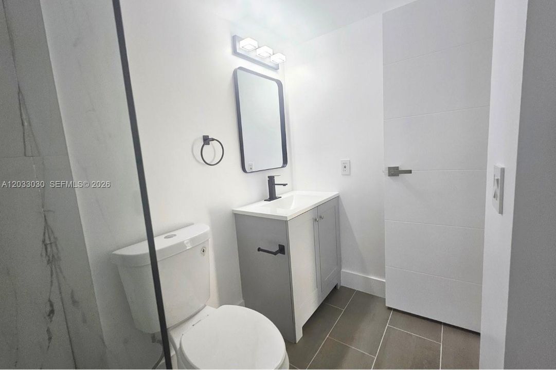 For Sale: $255,000 (2 beds, 2 baths, 975 Square Feet)