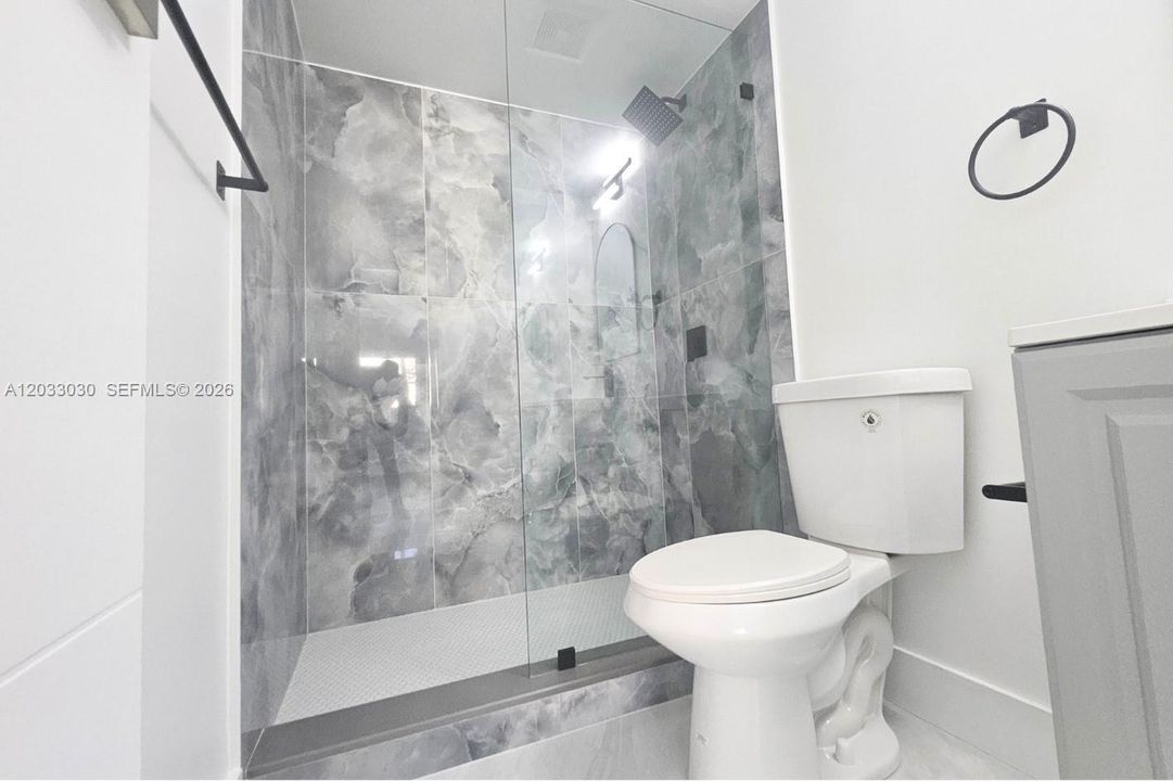 For Sale: $255,000 (2 beds, 2 baths, 975 Square Feet)