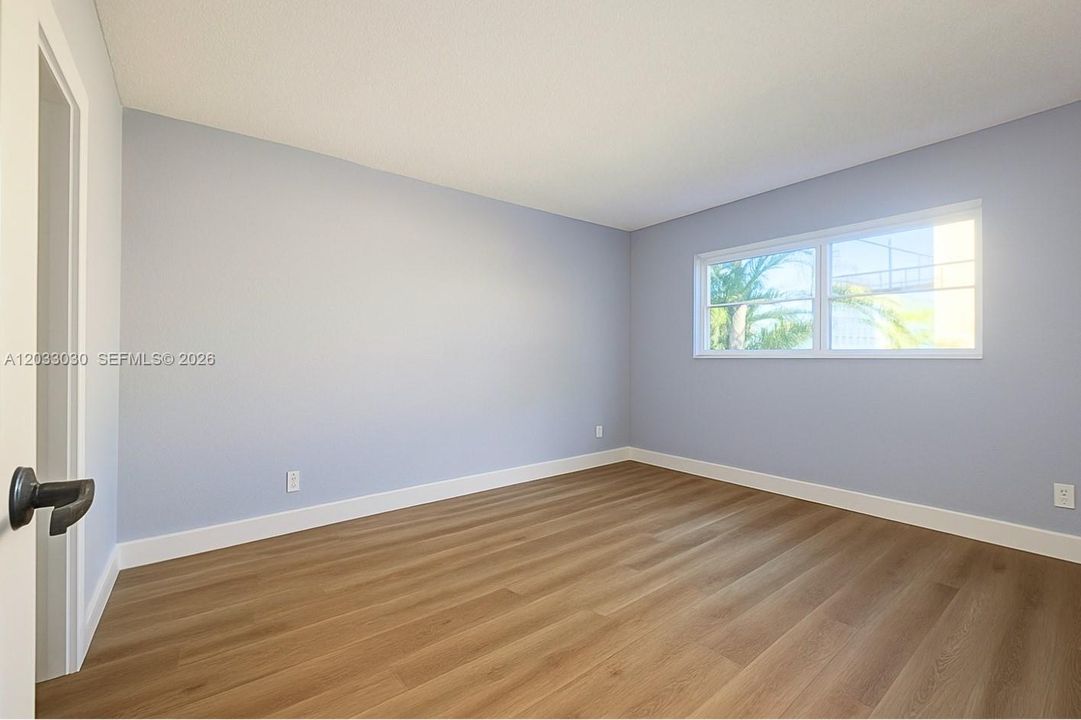 For Sale: $255,000 (2 beds, 2 baths, 975 Square Feet)