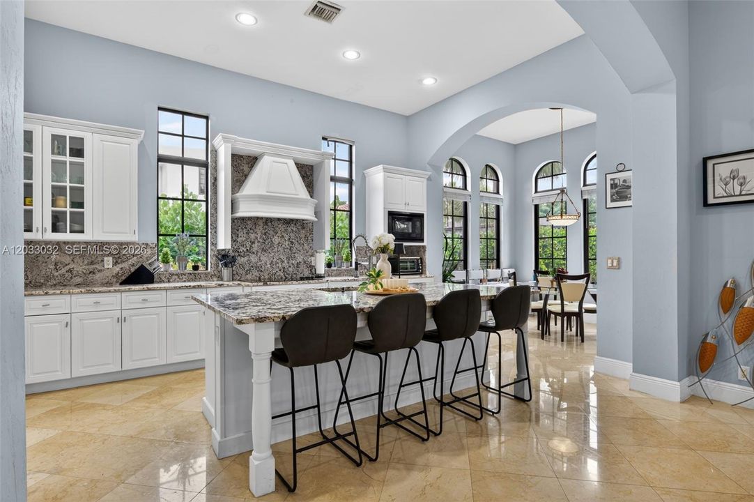 For Sale: $1,095,000 (3 beds, 3 baths, 2414 Square Feet)