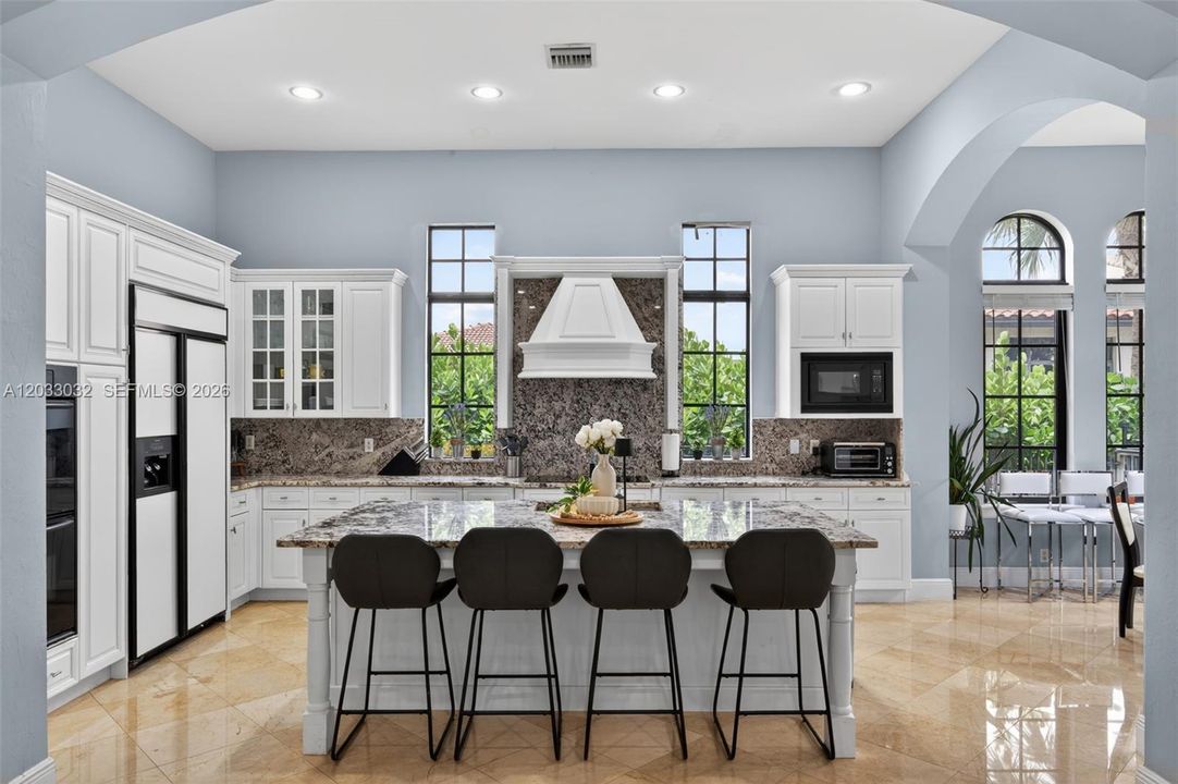 For Sale: $1,095,000 (3 beds, 3 baths, 2414 Square Feet)