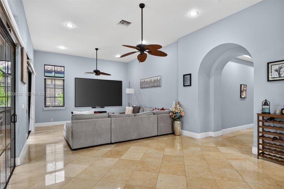 For Sale: $1,095,000 (3 beds, 3 baths, 2414 Square Feet)