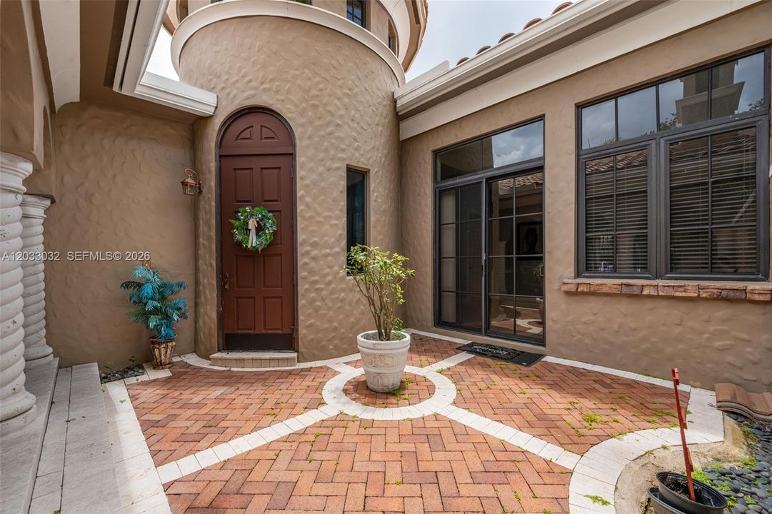 For Sale: $1,095,000 (3 beds, 3 baths, 2414 Square Feet)