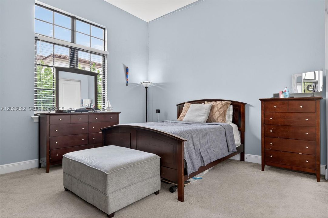 For Sale: $1,095,000 (3 beds, 3 baths, 2414 Square Feet)