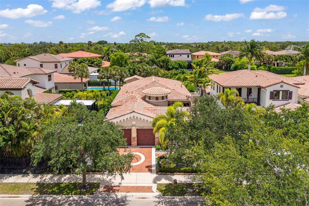 For Sale: $1,095,000 (3 beds, 3 baths, 2414 Square Feet)
