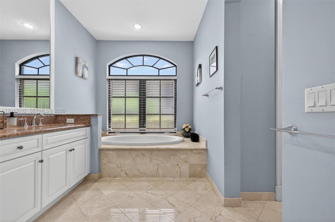 For Sale: $1,095,000 (3 beds, 3 baths, 2414 Square Feet)