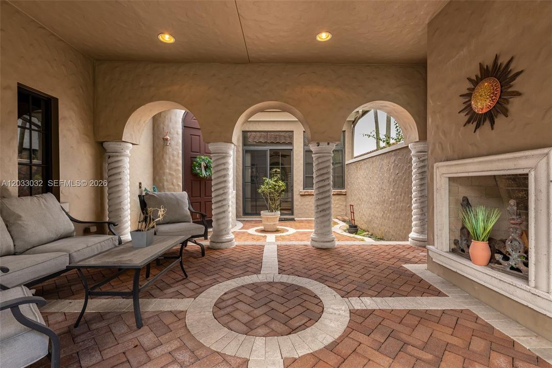 For Sale: $1,095,000 (3 beds, 3 baths, 2414 Square Feet)