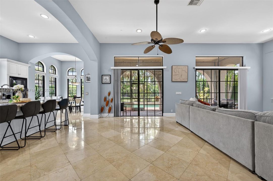 For Sale: $1,095,000 (3 beds, 3 baths, 2414 Square Feet)