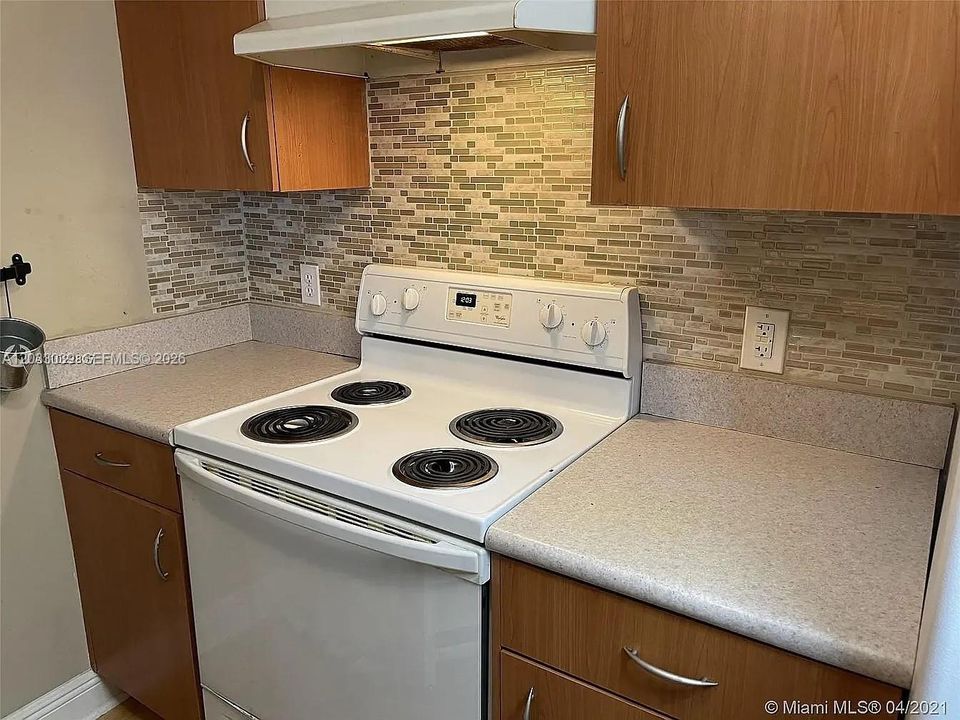 For Rent: $1,900 (1 beds, 1 baths, 580 Square Feet)
