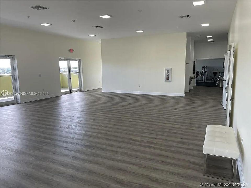 For Rent: $1,900 (1 beds, 1 baths, 580 Square Feet)