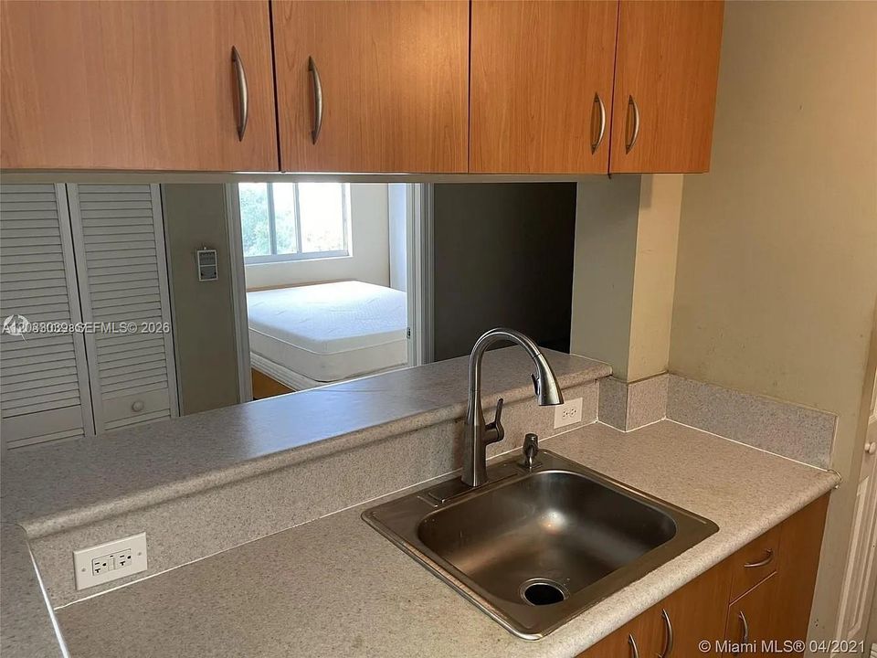 For Rent: $1,900 (1 beds, 1 baths, 580 Square Feet)