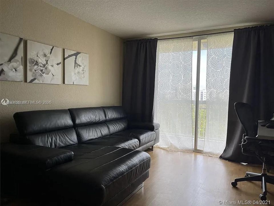 For Rent: $1,900 (1 beds, 1 baths, 580 Square Feet)