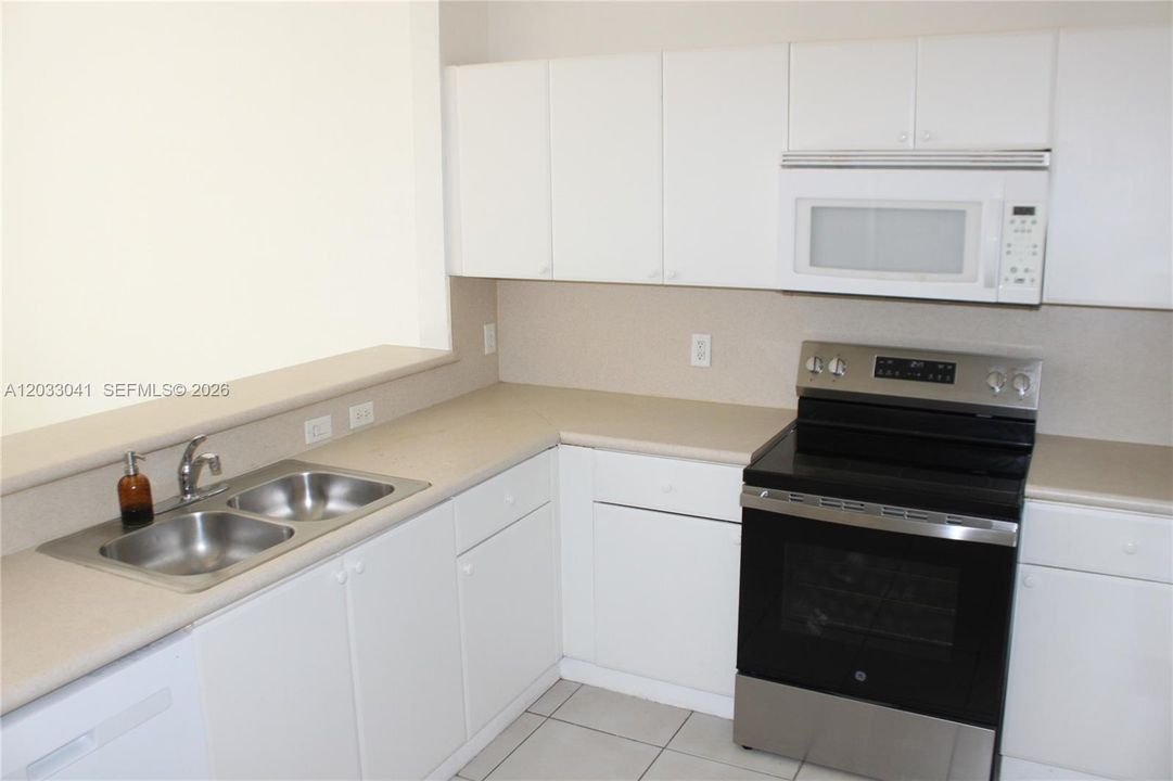 В аренду: $2,950 (3 спален, 2 ванн, 1450 Квадратных фут)