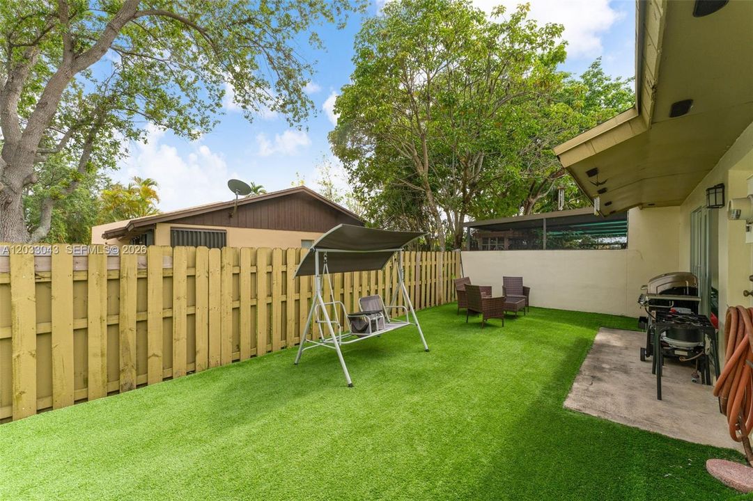 For Sale: $450,000 (3 beds, 1 baths, 1015 Square Feet)