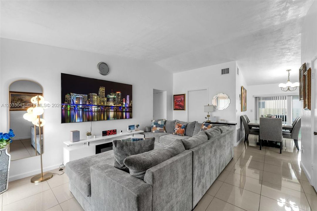 For Sale: $450,000 (3 beds, 1 baths, 1015 Square Feet)