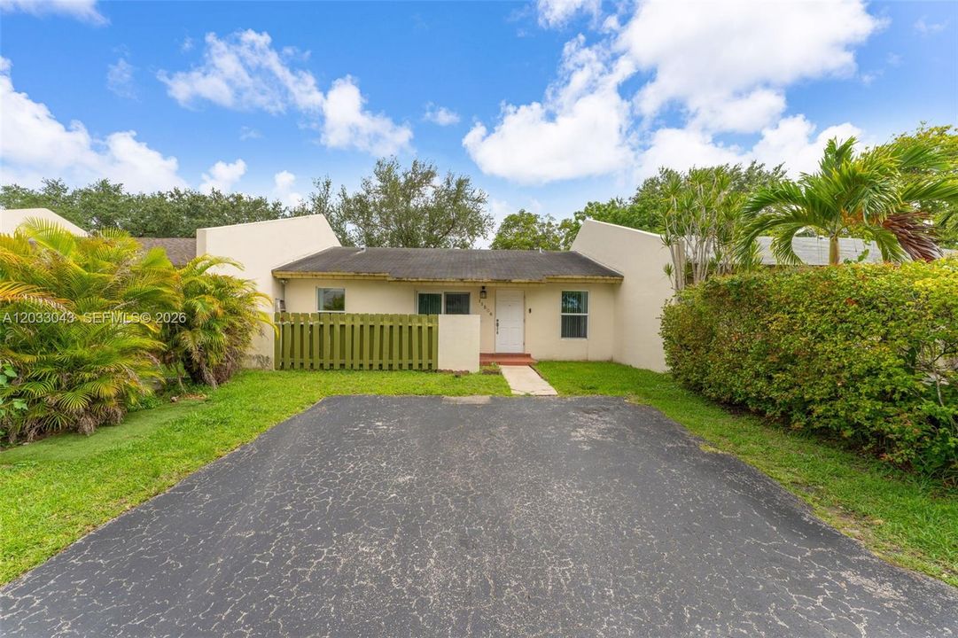 For Sale: $450,000 (3 beds, 1 baths, 1015 Square Feet)