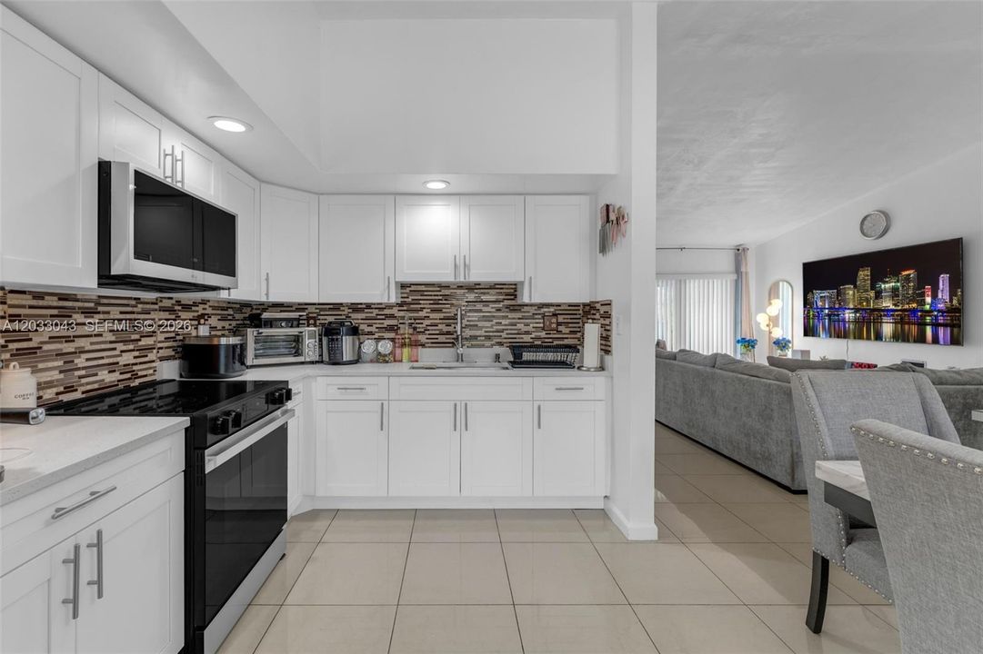 For Sale: $450,000 (3 beds, 1 baths, 1015 Square Feet)
