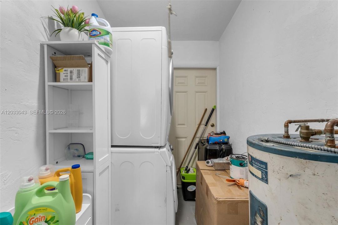 For Sale: $450,000 (3 beds, 1 baths, 1015 Square Feet)