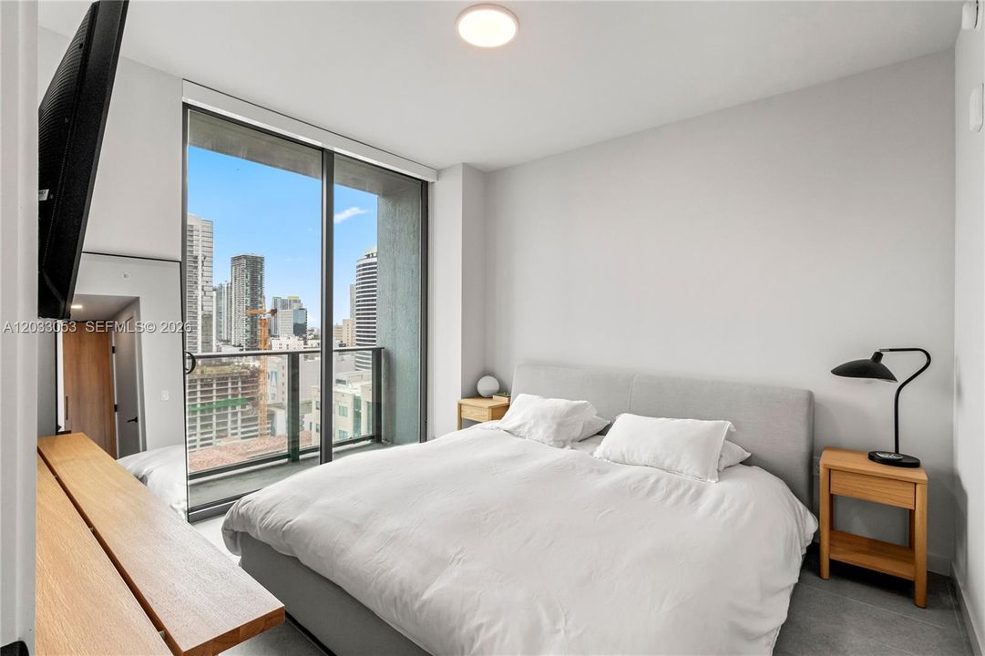 For Sale: $1,050,000 (2 beds, 2 baths, 760 Square Feet)