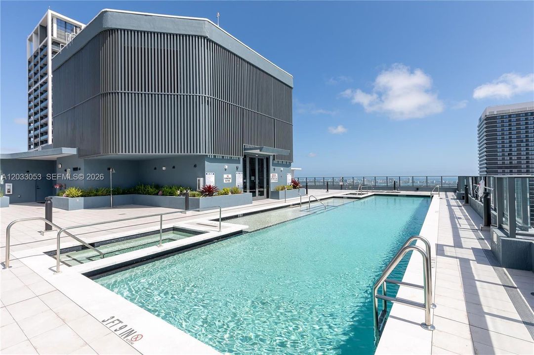 For Sale: $1,050,000 (2 beds, 2 baths, 760 Square Feet)