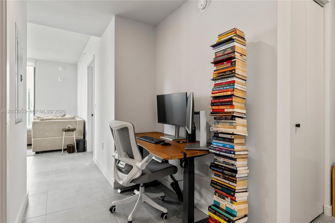 For Sale: $1,050,000 (2 beds, 2 baths, 760 Square Feet)