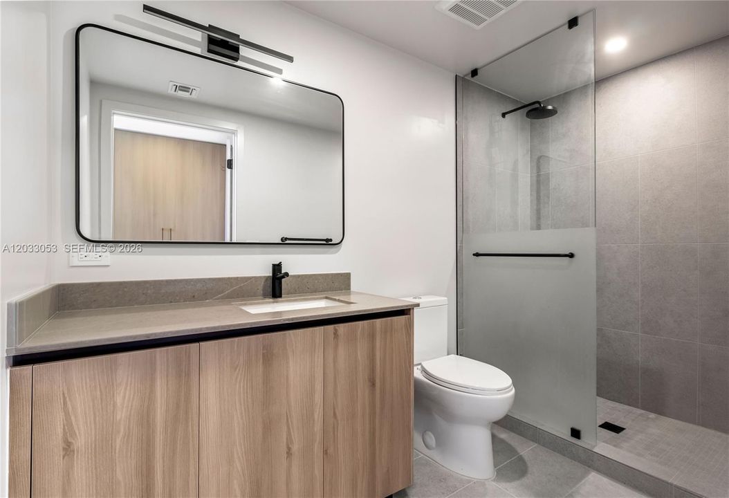 For Sale: $1,050,000 (2 beds, 2 baths, 760 Square Feet)