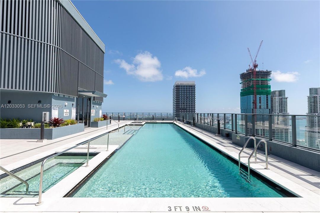 For Sale: $1,050,000 (2 beds, 2 baths, 760 Square Feet)